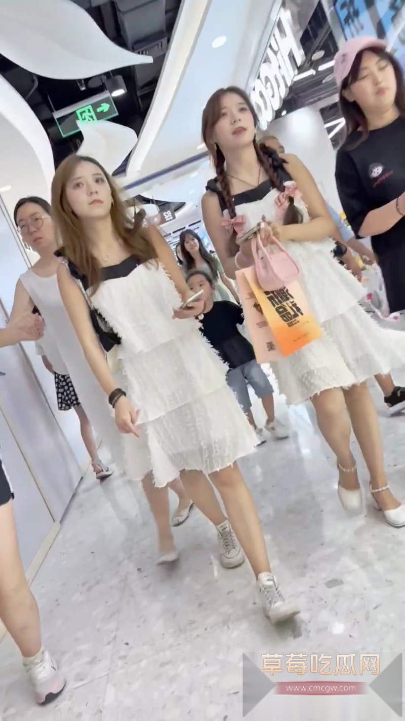 双胞胎学生妹逛街 6