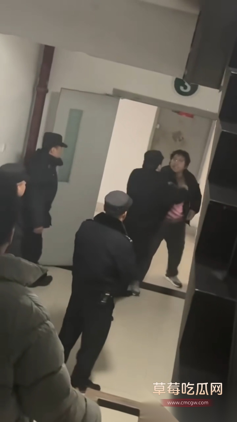 大学生熬夜写二次元小说写疯癫 6 大学生熬夜写二次元小说写疯癫 6