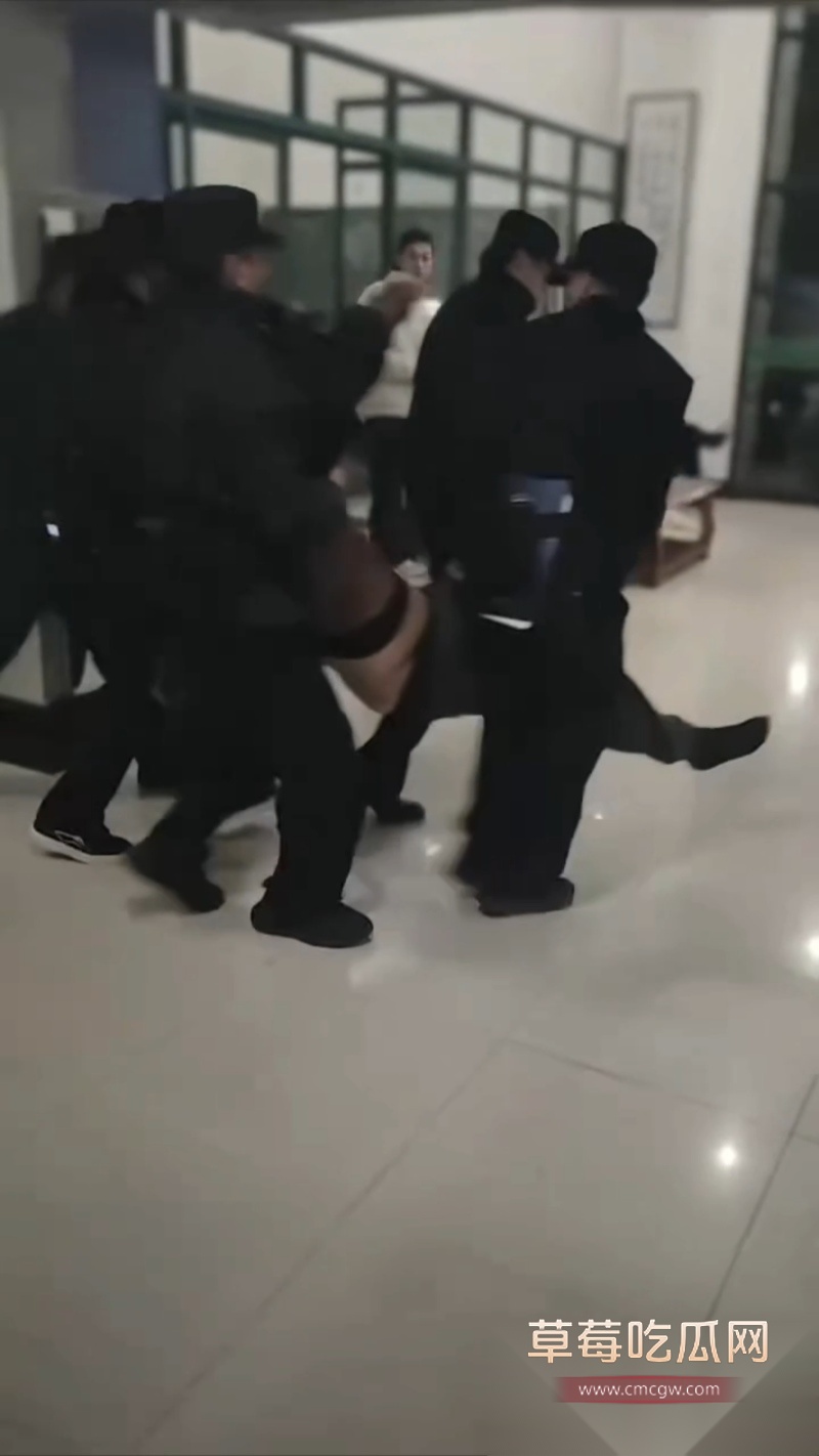 大学生熬夜写二次元小说写疯癫 4 大学生熬夜写二次元小说写疯癫 4