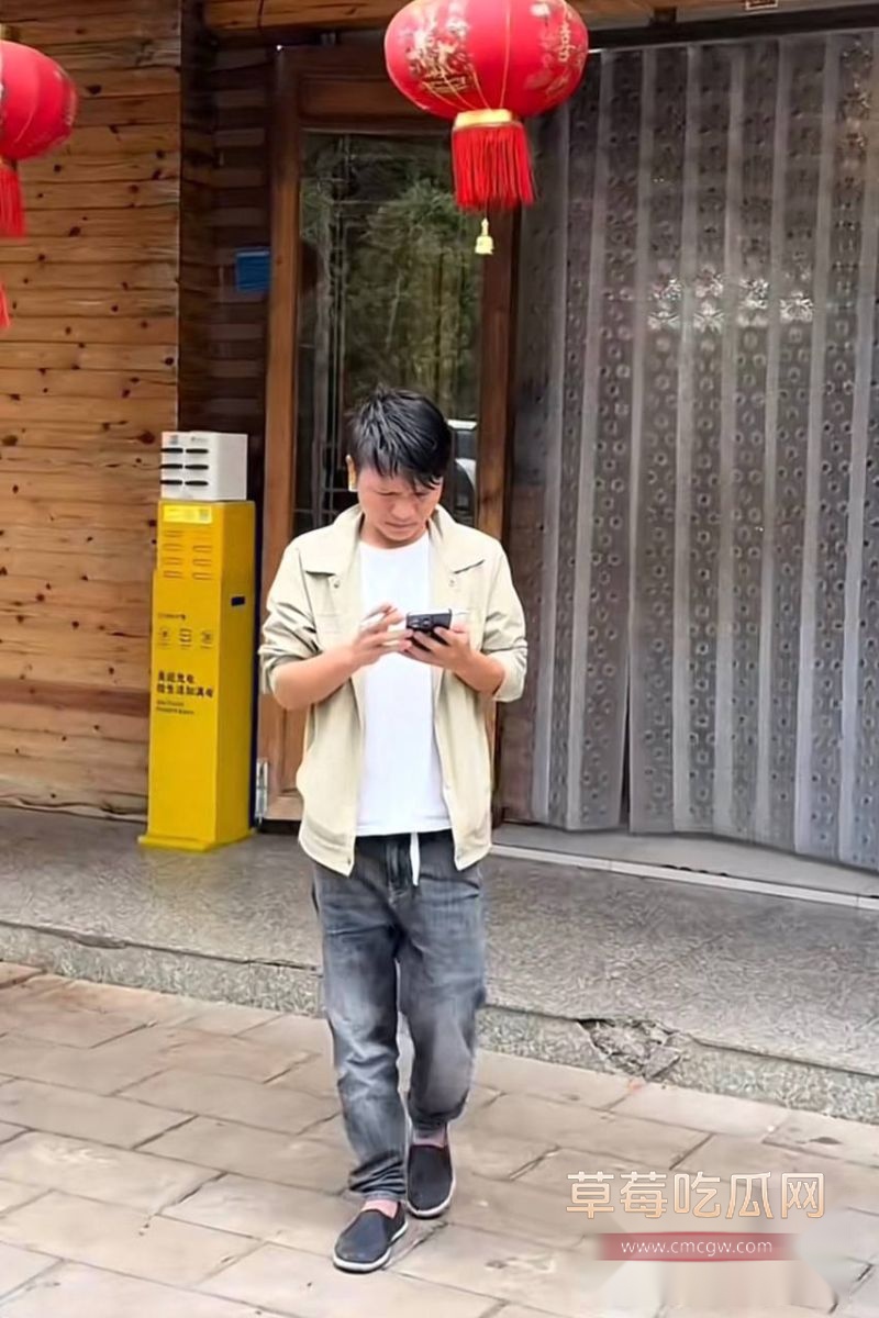 小英曝上如拉出轨表妹21