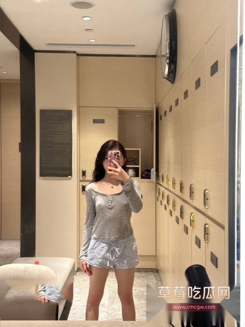 姜舒婷这个新流出的巨乳福利姬 38