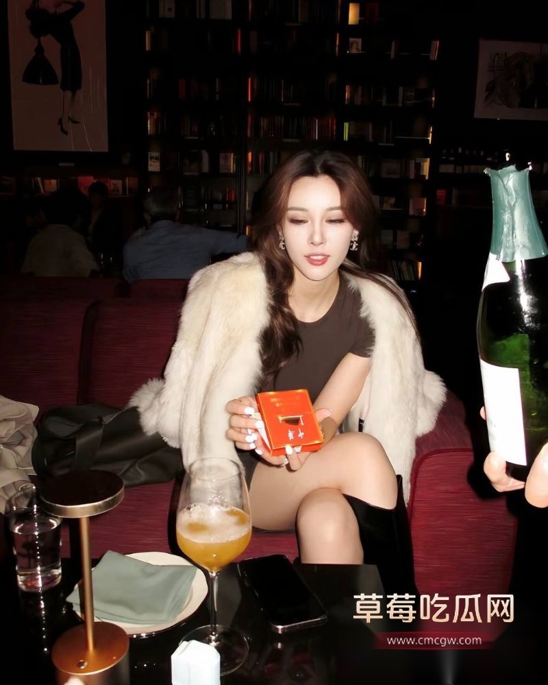 女王殿下私下约女网红夏牡丹6