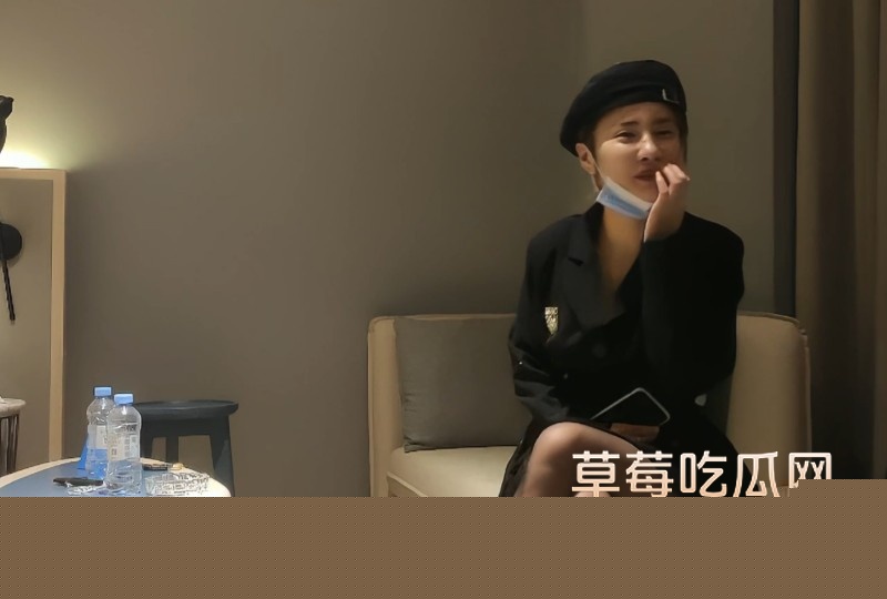 鸭哥探花贝雷帽网红脸美女1