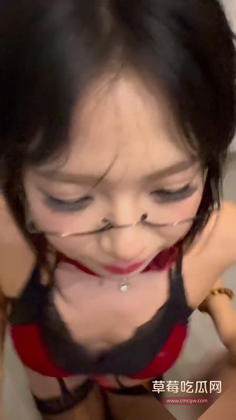 超级诱人有眼镜妹 4