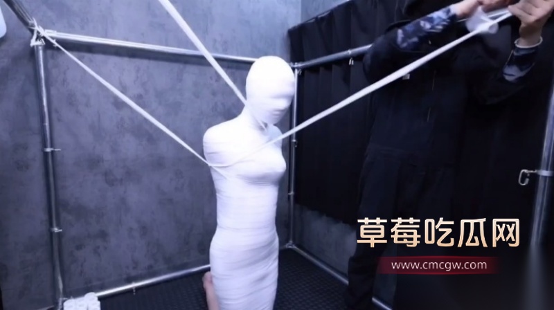 高颜值双马尾萝莉被粗绳子绑成大字形 4 高颜值双马尾萝莉被粗绳子绑成大字形 4