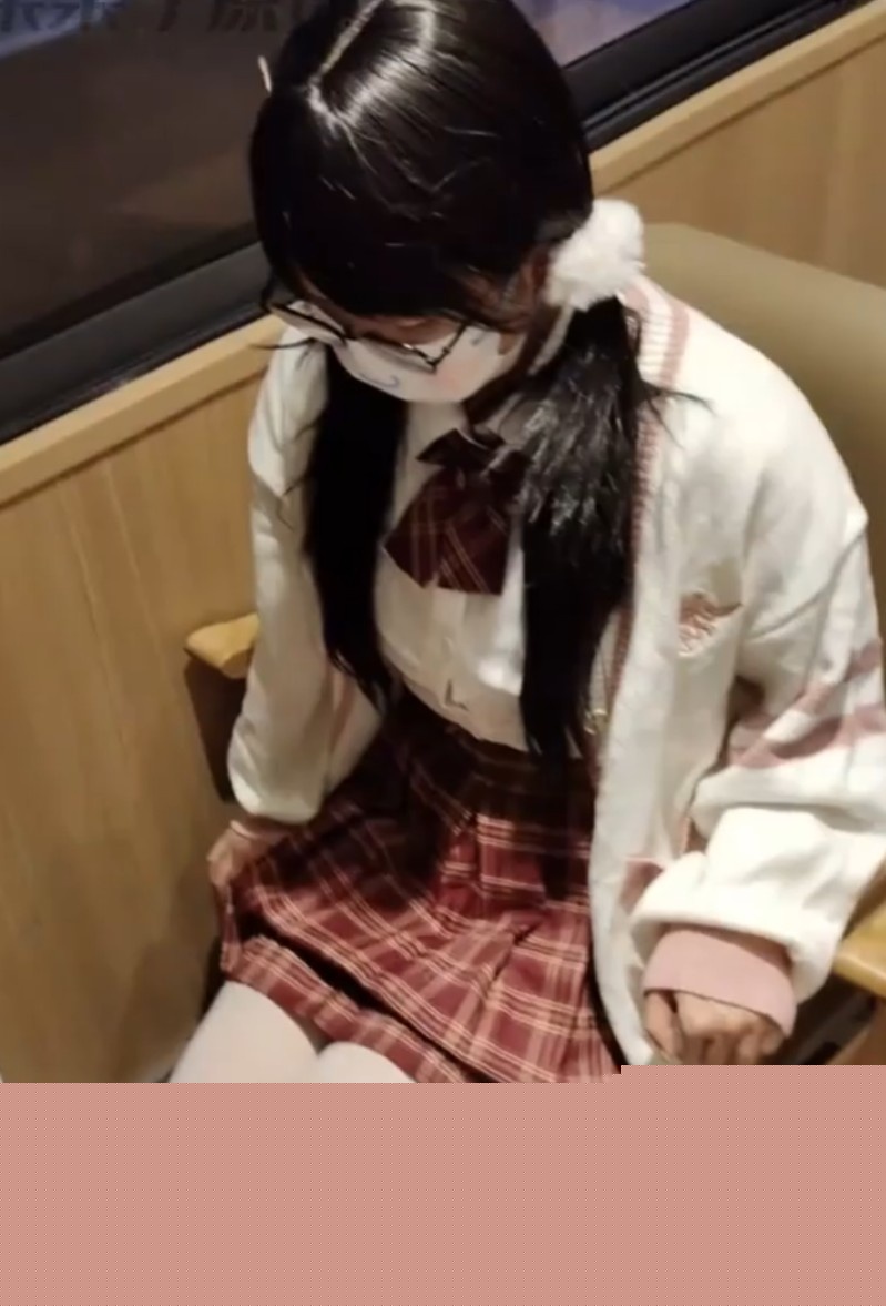 美女被粗绳子绑住手脚4 美女被粗绳子绑住手脚4