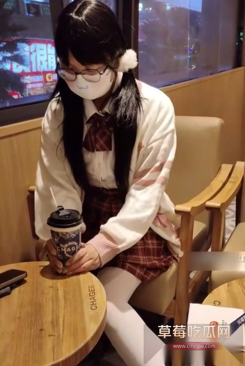 美女被粗绳子绑住手脚8 美女被粗绳子绑住手脚8