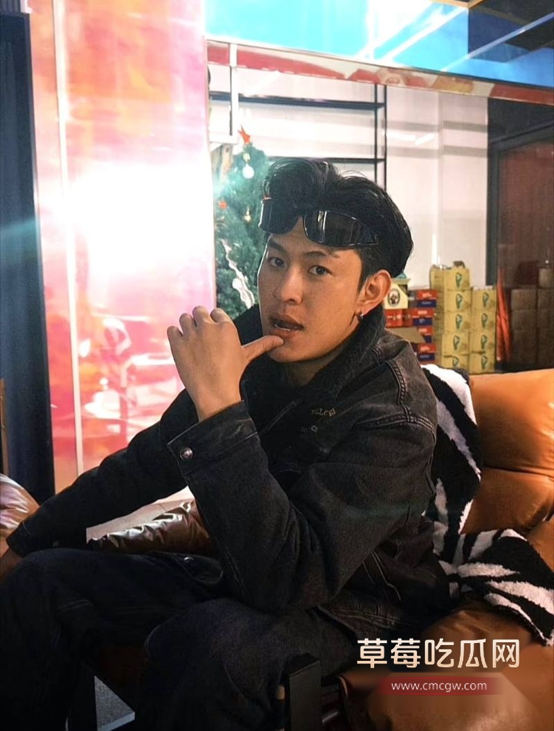 藏族男网红董朱相关照片7 藏族男网红董朱相关照片7