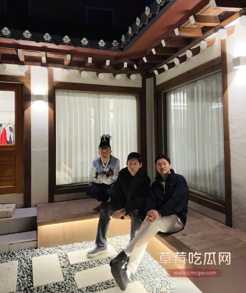 抖音超500万粉丝歌手陈雪凝新婚老公李瑞滨被曝是男名媛 31 抖音超500万粉丝歌手陈雪凝新婚老公李瑞滨被曝是男名媛 31