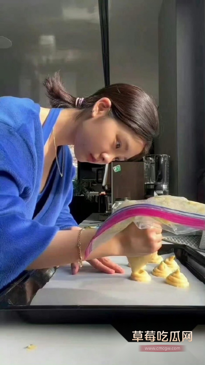 黄忆慈（黄多多 8