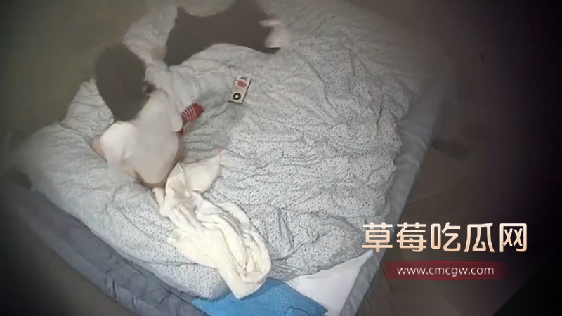 甘肃天水一男子在酒店直播兜售针孔偷拍的私密床战视频 10 甘肃天水一男子在酒店直播兜售针孔偷拍的私密床战视频 10