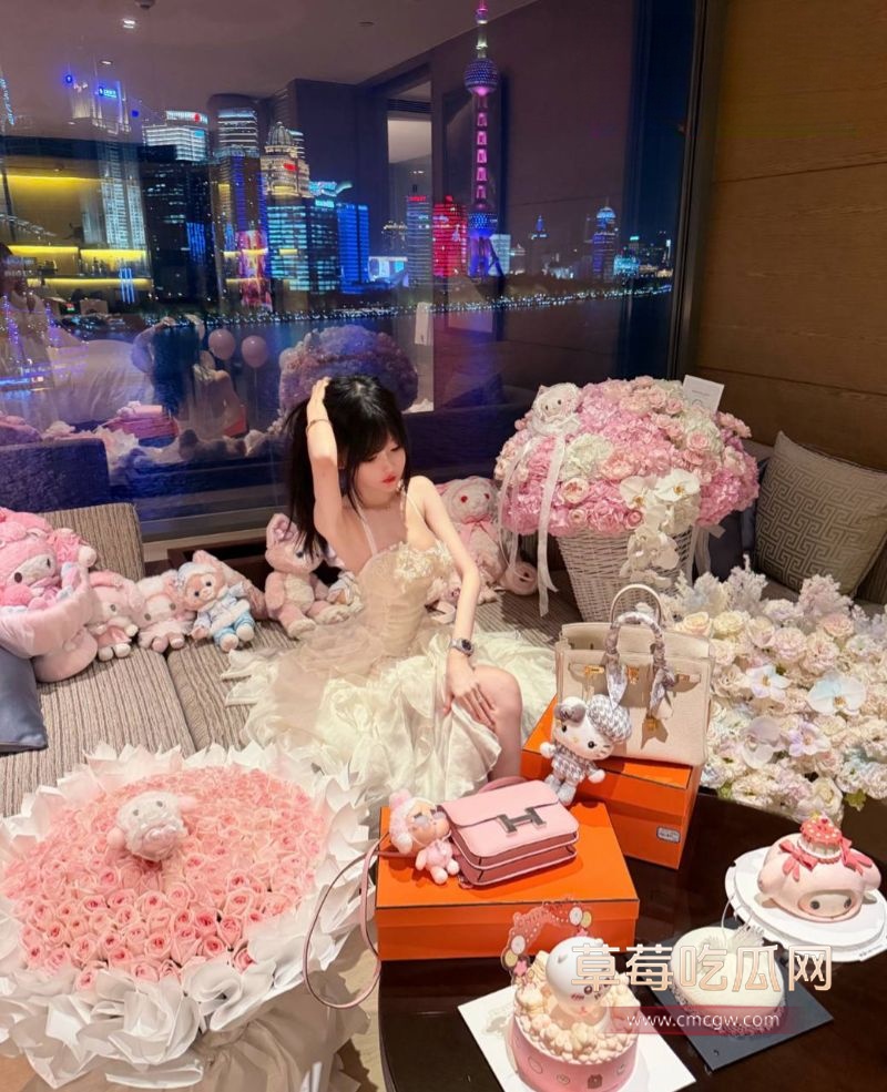 抖音60w粉丝网红神再佑我璐酱7