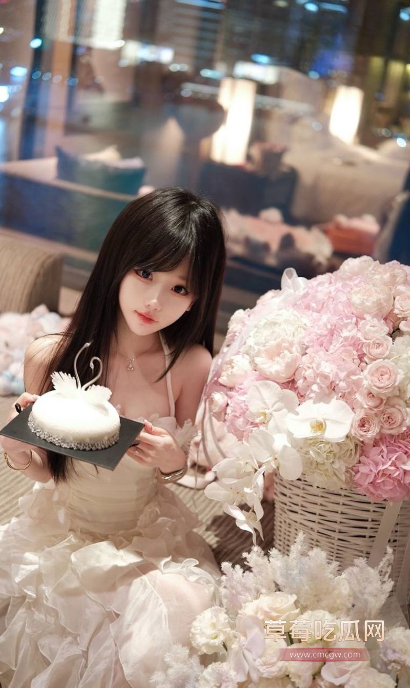 抖音60w粉丝网红神再佑我璐酱9