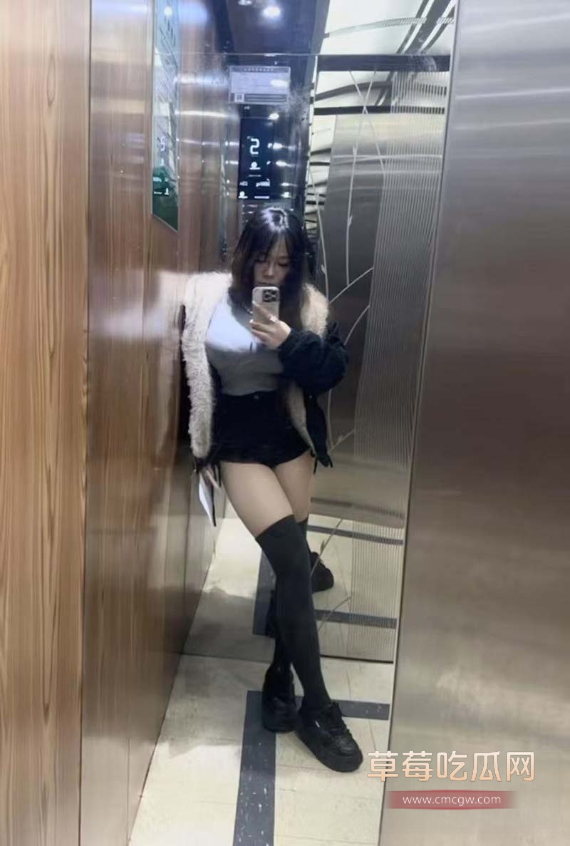 快手巨乳网红 Queen 自慰抠逼福利视频曝光2 快手巨乳网红 Queen 自慰抠逼福利视频曝光2