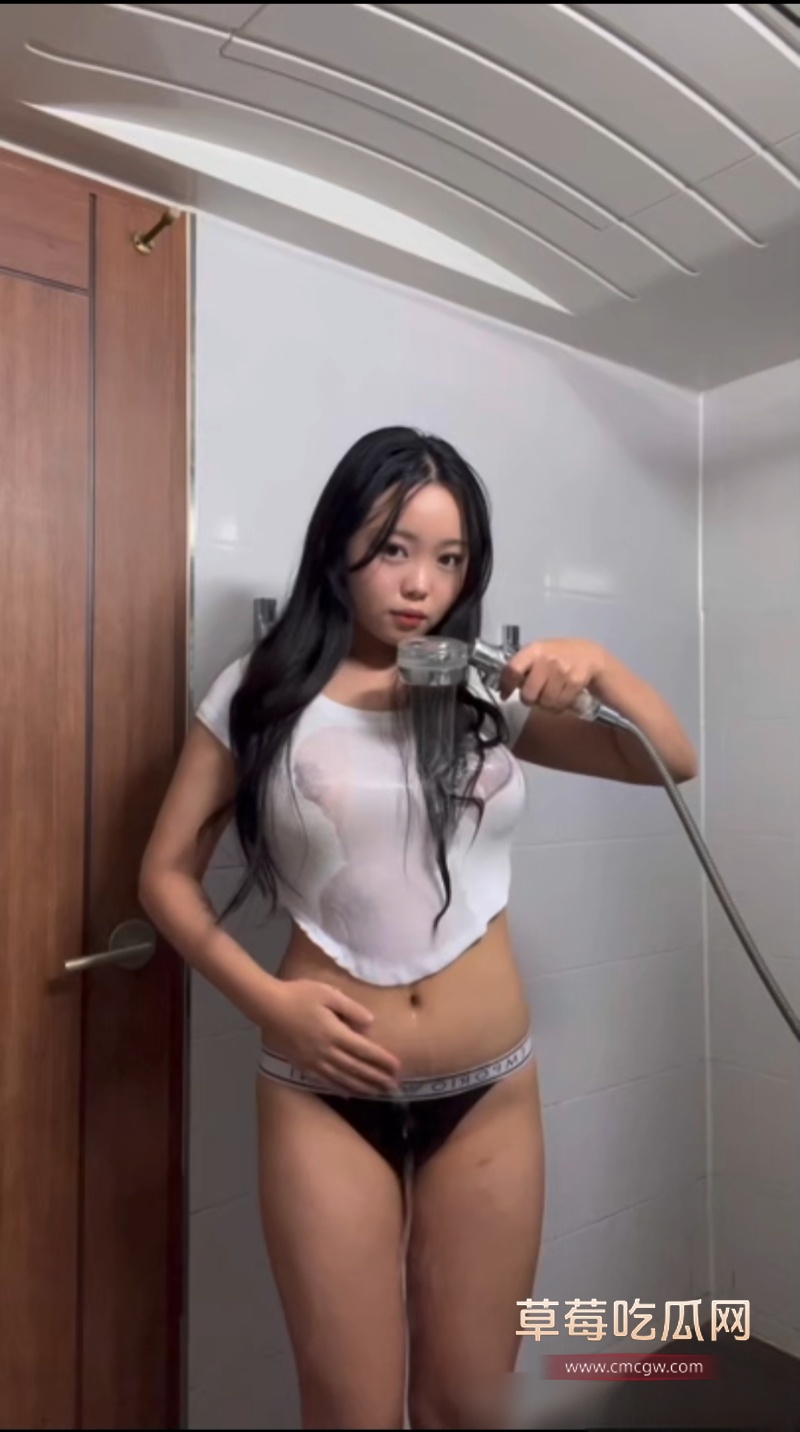 韩国童颜巨乳嫩妹 李芷霖  26