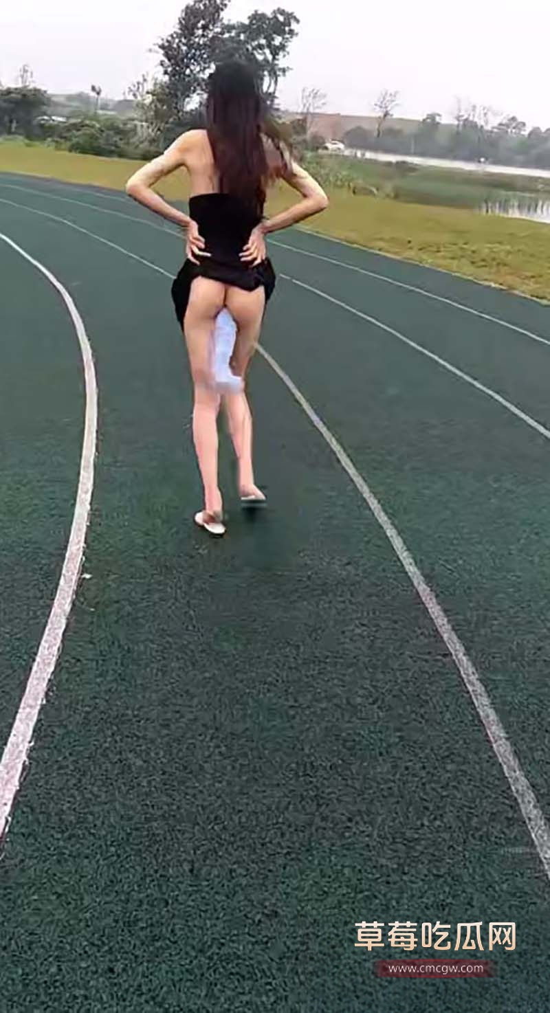 江苏某学校性感尤物 操场全裸露出1 江苏某学校性感尤物 操场全裸露出1
