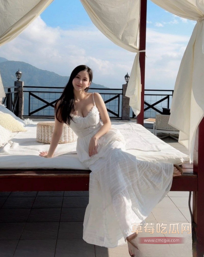 高颜值巨乳与男友自拍的露脸口交视频9