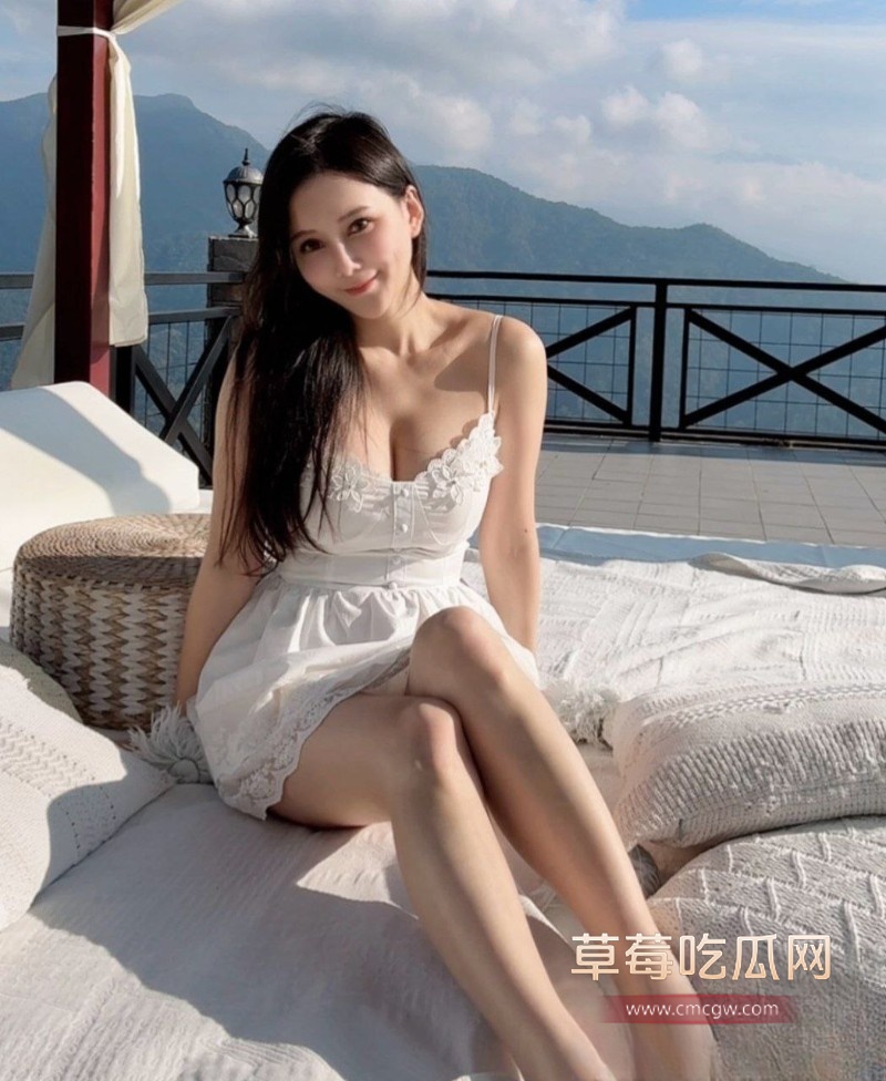 高颜值巨乳与男友自拍的露脸口交视频12