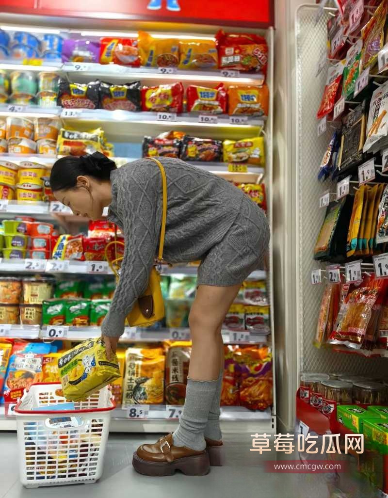 河南信阳南关红领巾幼儿园园长出轨家长 39