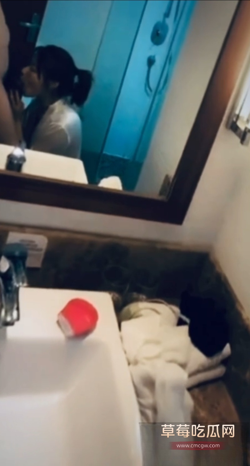 河南信阳南关红领巾幼儿园园长出轨家长 5