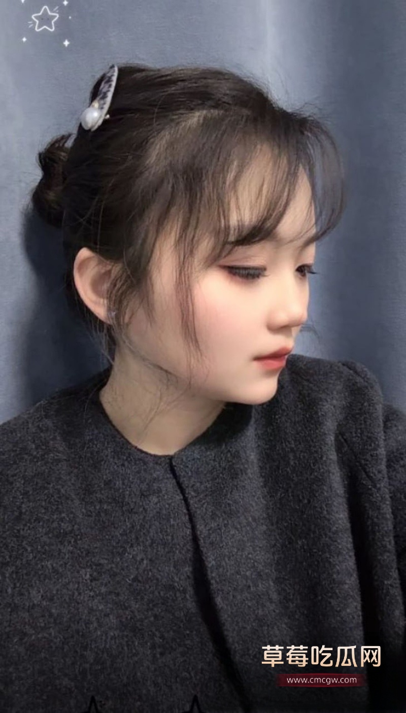 山东阳信红领巾幼儿园女园长直播间倒立露奶视频疯传 6 山东阳信红领巾幼儿园女园长直播间倒立露奶视频疯传 6