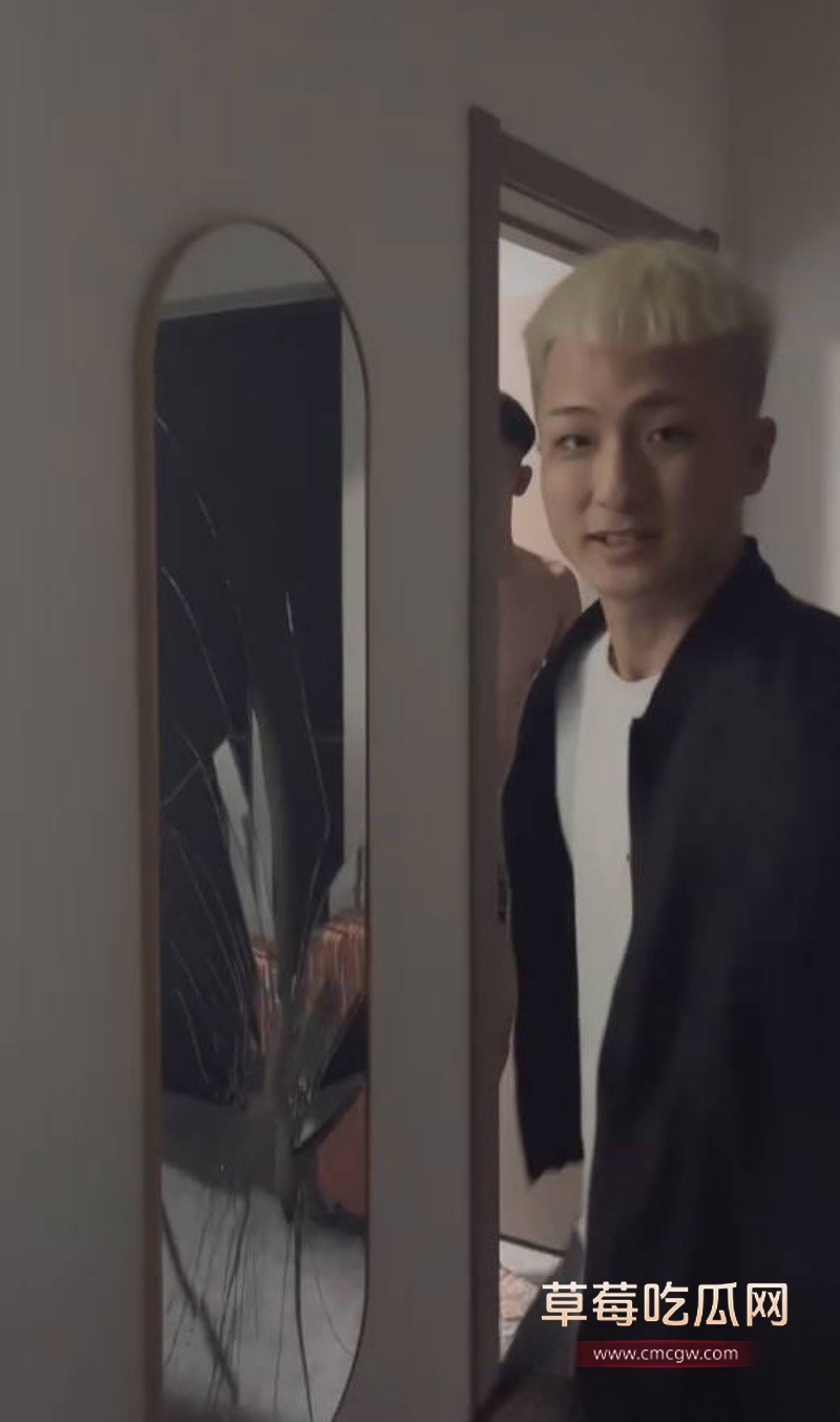 国服李信再度出山！黄毛小伙提刀杀进卧室捉奸 9