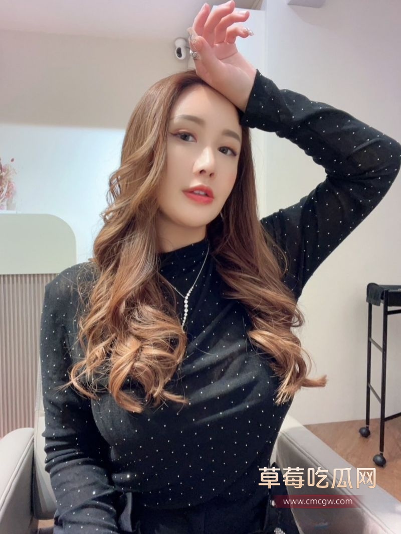 IG32万网红女神华华3