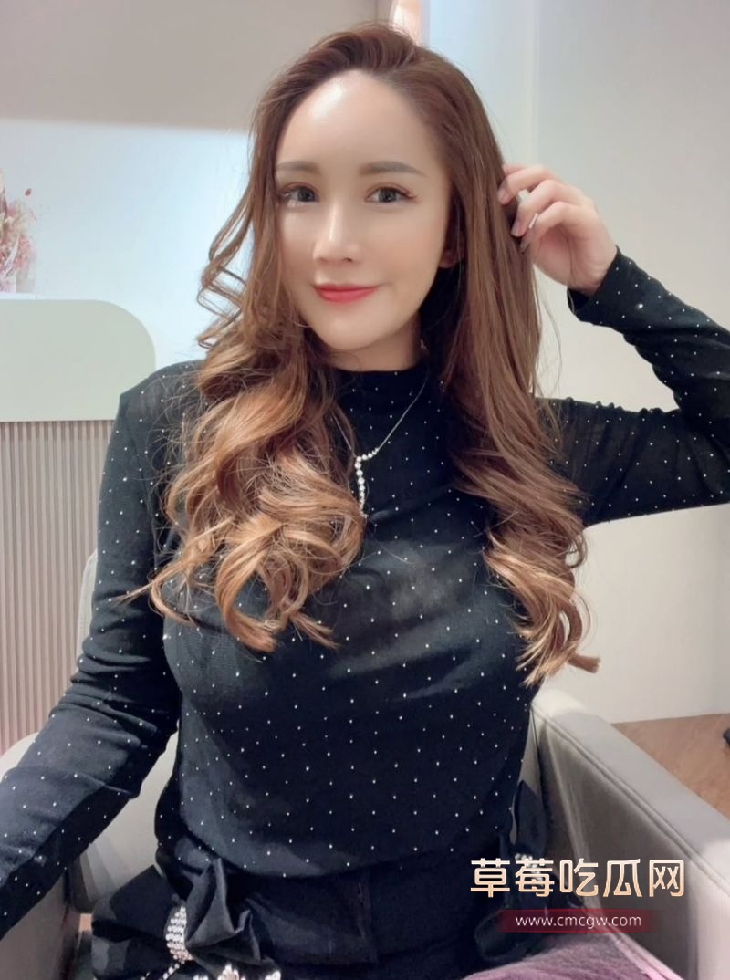 IG32万网红女神华华4