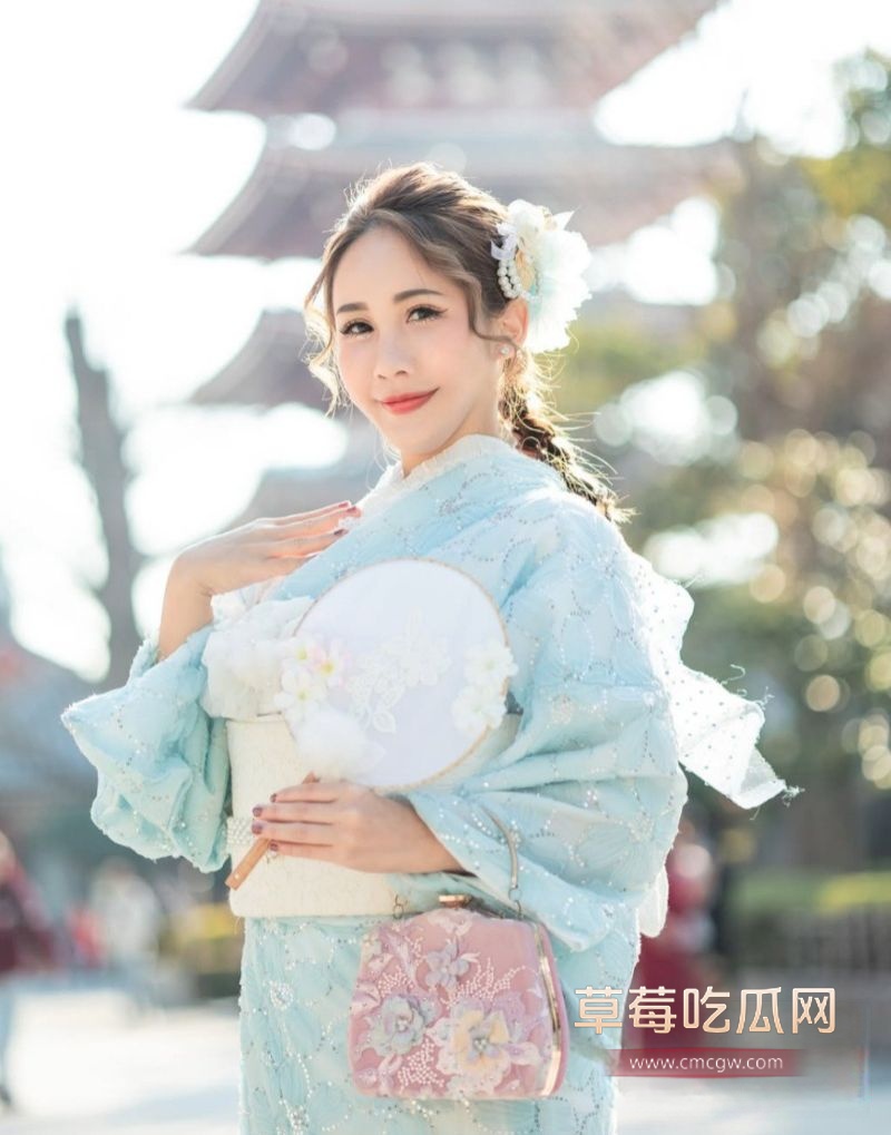 IG32万网红女神华华14