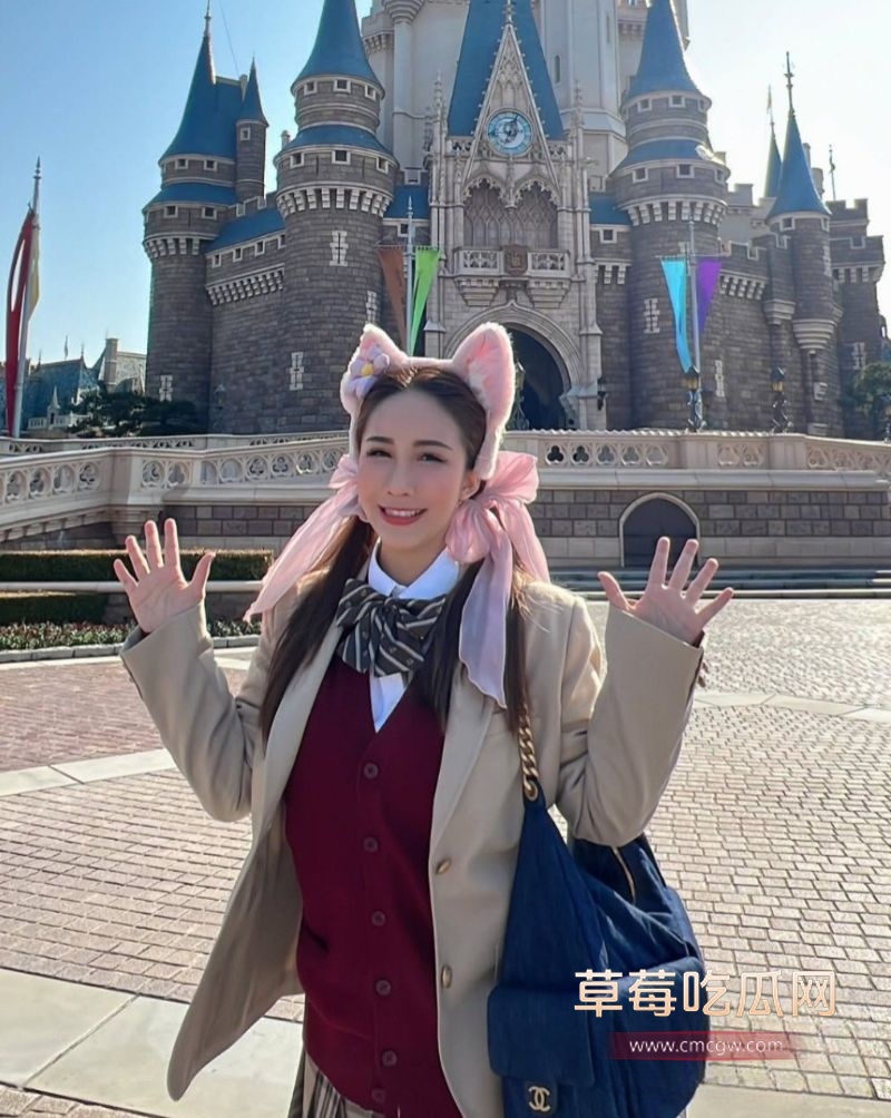 IG32万网红女神华华15