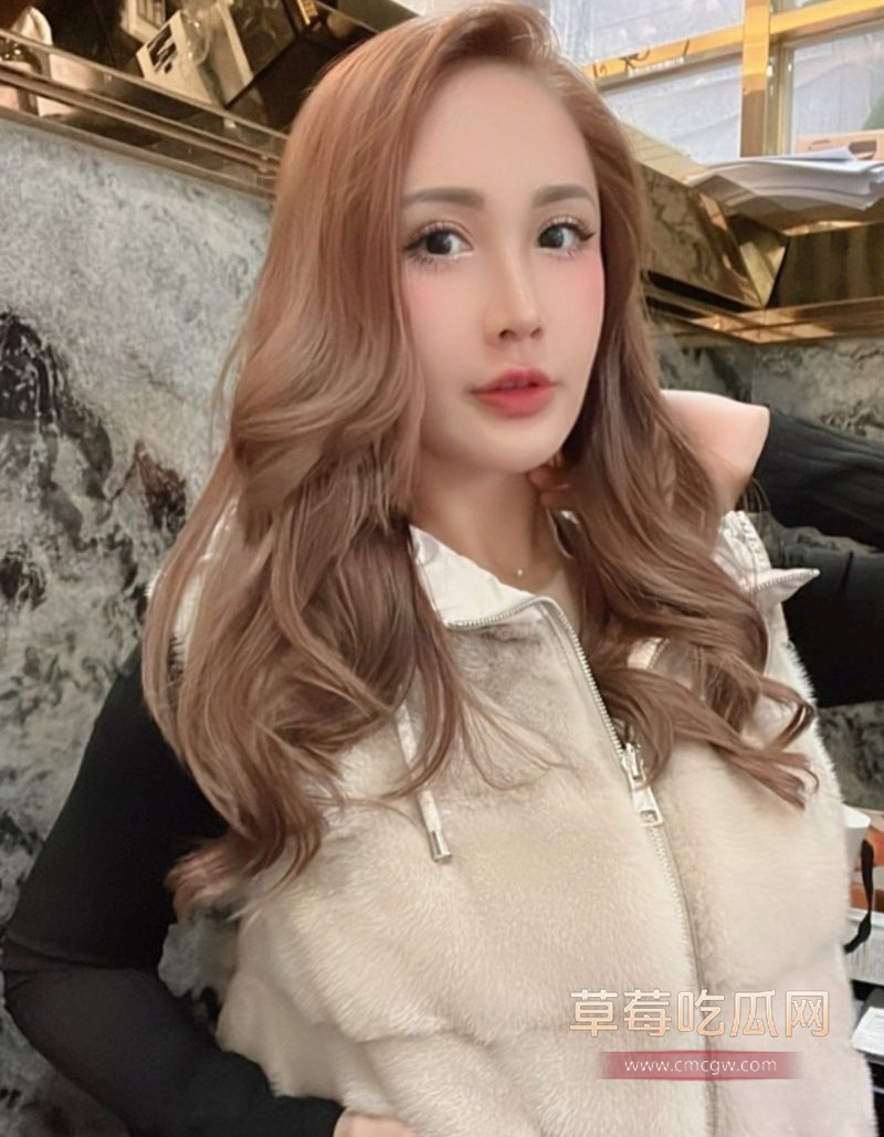 IG32万网红女神华华17