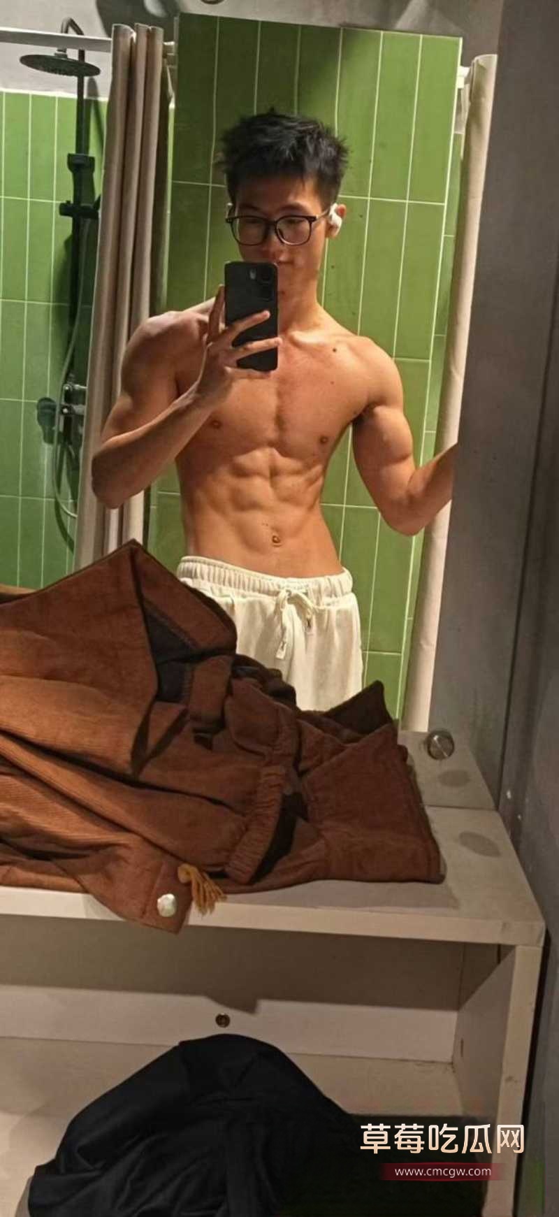 肌肉男为了400块做起主人的任务 4 肌肉男为了400块做起主人的任务 4