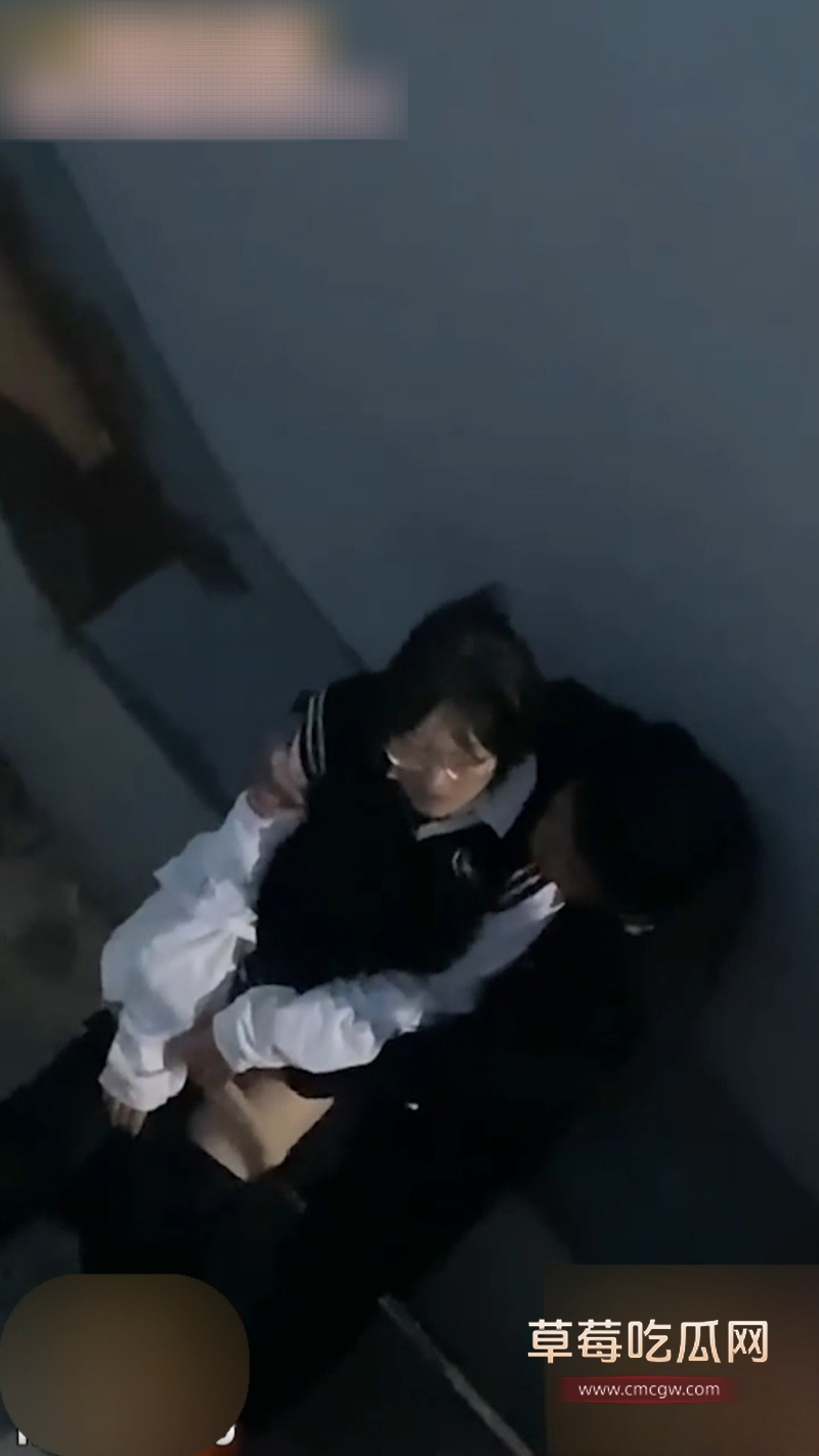 青岛海洋技师学院眼镜妹跟男友野战被拍 5 青岛海洋技师学院眼镜妹跟男友野战被拍 5