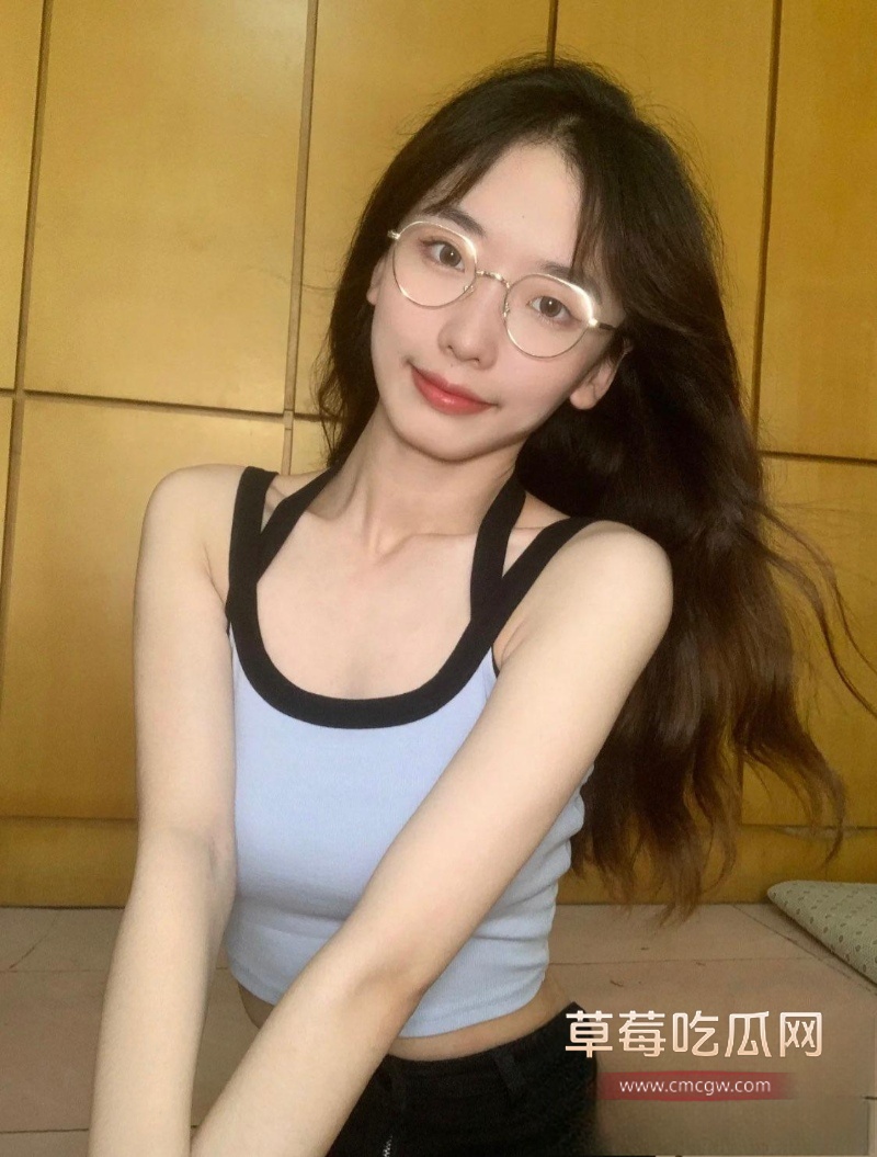 反差眼镜学生妹 17