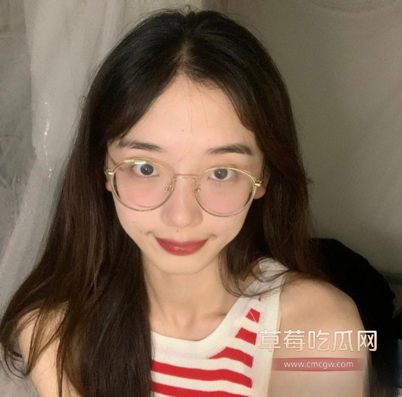 反差眼镜学生妹 19