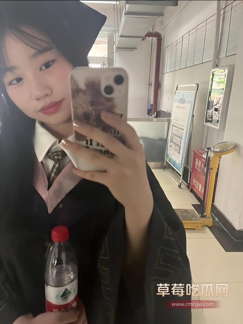 高颜反差女大下海兼职 21