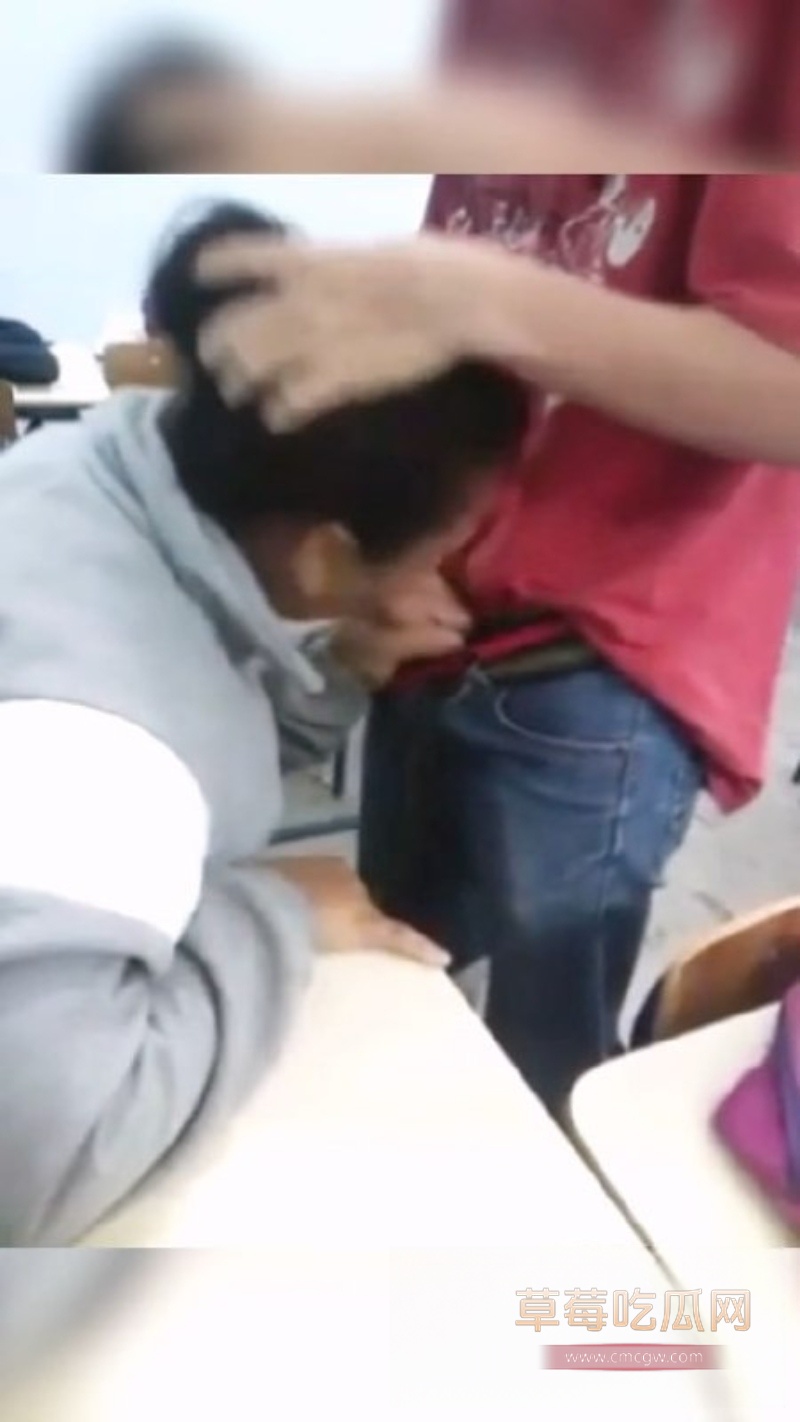 国外中学生教室做爱 4