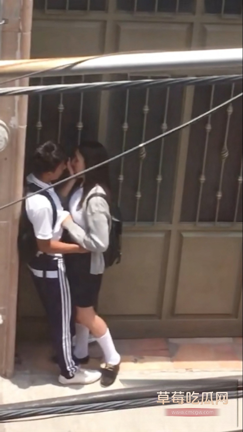 国外中学生教室做爱 5