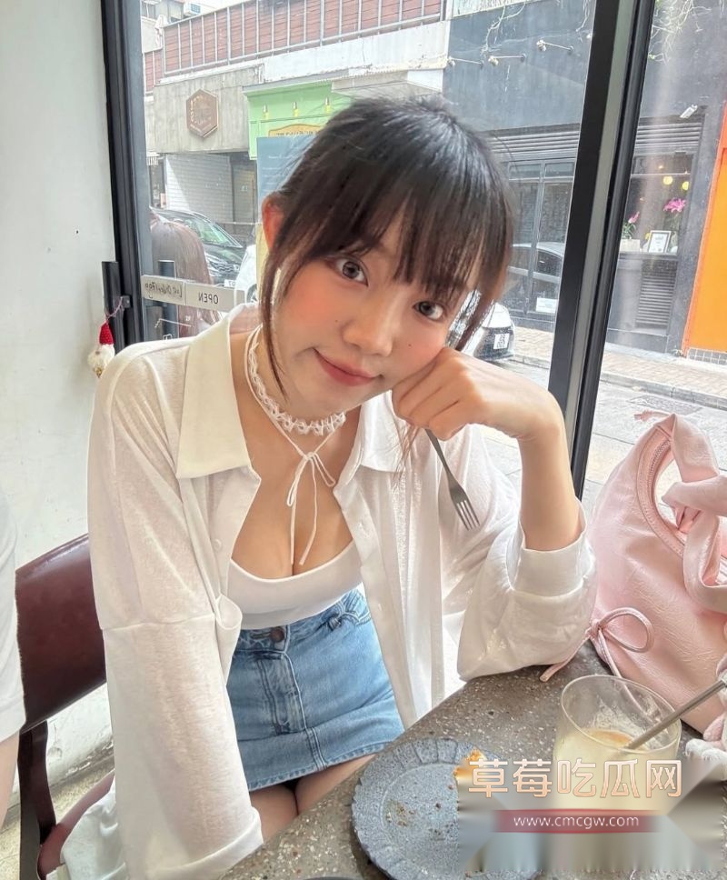 香港齐刘海网美早期私密视频外流2