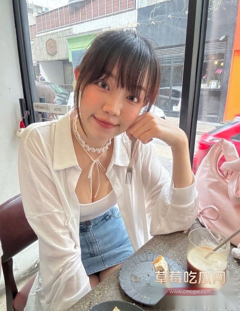 香港齐刘海网美早期私密视频外流3