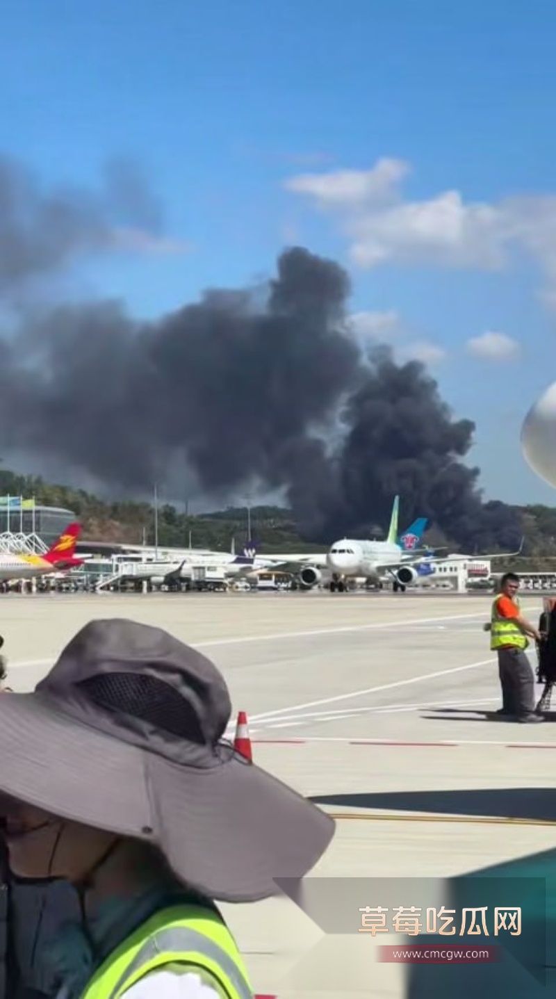 停车场突发大火 1