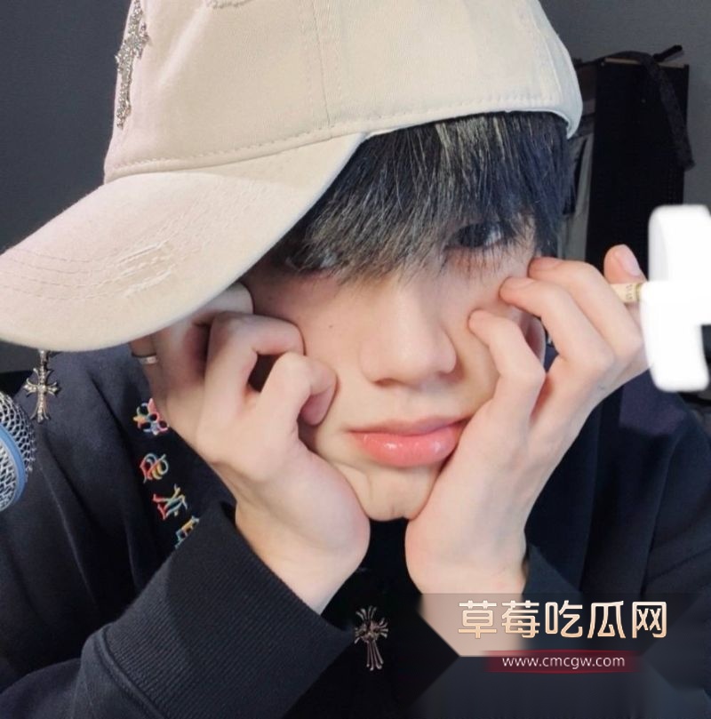 抖音252w粉丝网红璇子相关照片6