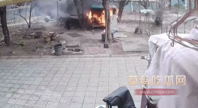 连云港烧狗事件监控视频3 连云港烧狗事件监控视频3