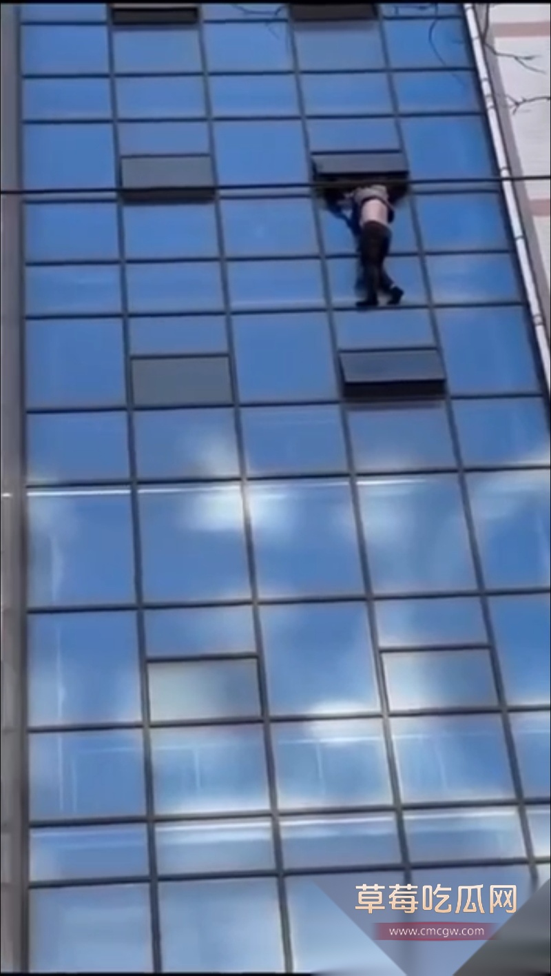 男子偷情被抓翻窗失手坠楼 6