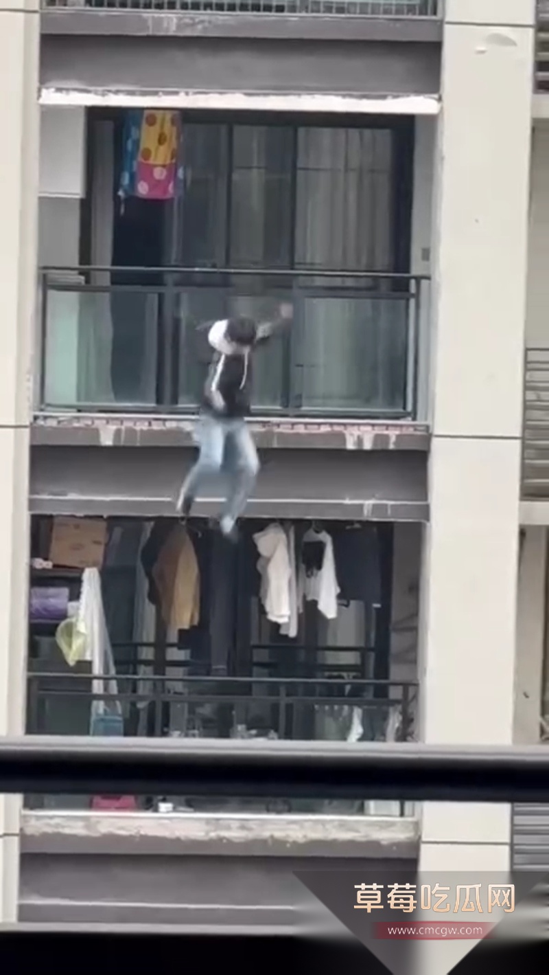 重庆一中学生打和平精英冲段失败跳楼 18