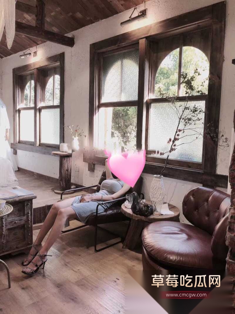 小雨是个大奶骚空姐 26 小雨是个大奶骚空姐 26