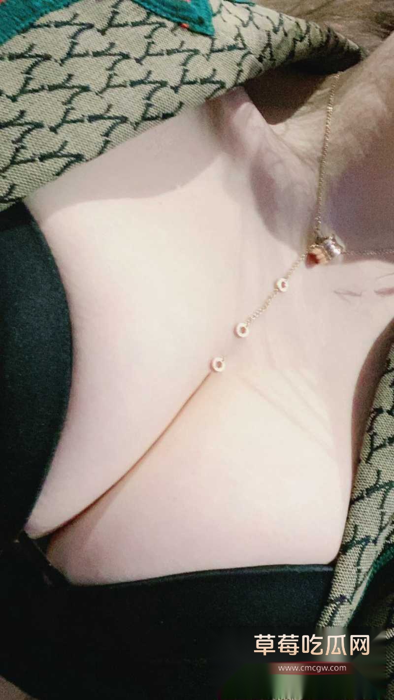 小雨是个大奶骚空姐 30 小雨是个大奶骚空姐 30