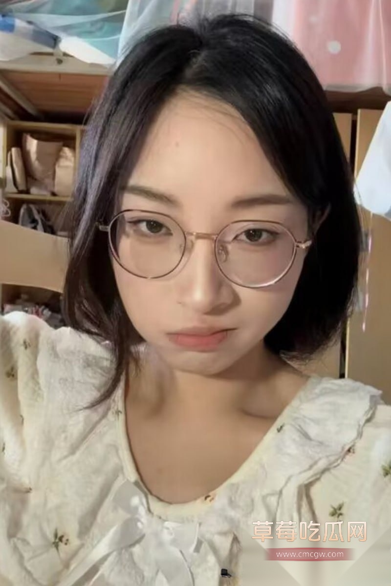 武汉大学 王梦摇 12 武汉大学 王梦摇 12