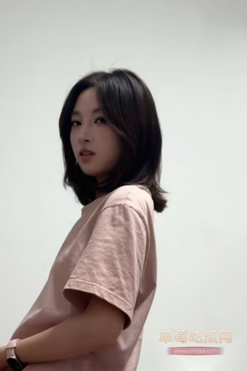 武汉大学 王梦摇 14 武汉大学 王梦摇 14