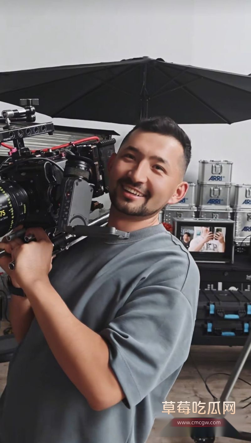 小Sadakat姐的出轨对象“摄影师”17 小Sadakat姐的出轨对象“摄影师”17